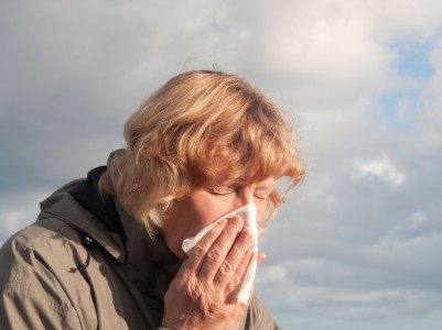 Allergies_Fineman_SneezingWoman_6276695_s