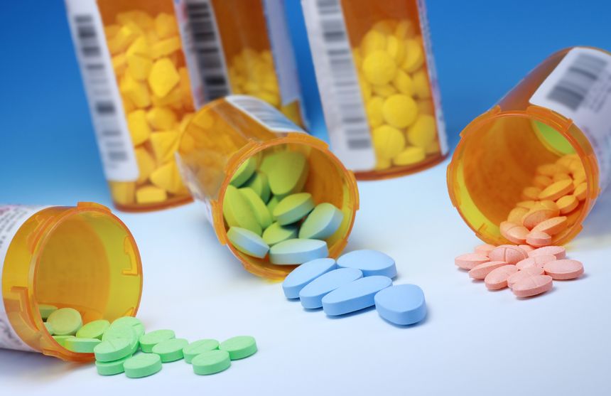 grandparents_medicationstorage_11546684_m